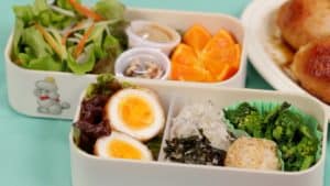 Lire la suite à propos de l’article Recette de bento avec des œufs enveloppés de viande (boite repas équilibrée)