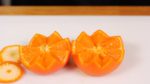 橫截面切得很漂亮！你應該用你最喜歡的水果試試這個方法。外觀會根據水果的大小和鋸齒狀邊緣的數量而變化。