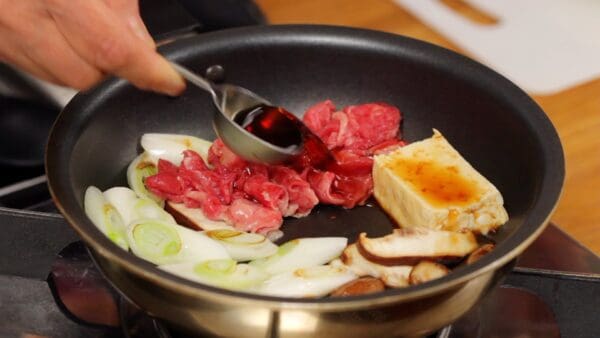 Add one and a half tablespoons of the sukiyaki sauce.