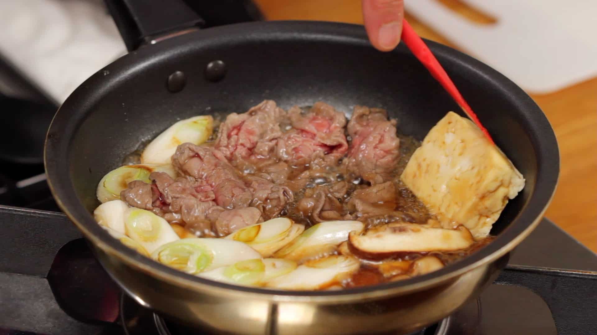 Sukiyaki Bowl Recipe (Easy Beef Donburi Rice Bowl with Tofu and Egg ...