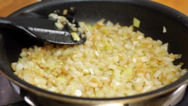 Saute on high heat. Toss to coat with the oil all over and distribute the onion evenly.