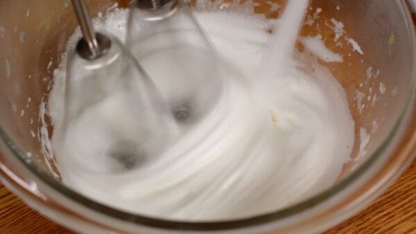 When the foam becomes finer, add the remaining 1/3 of sugar.