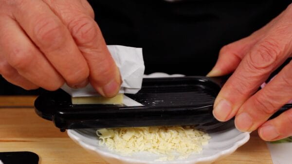Now, shave the white chocolate using a Mandoline slicer. Alternatively, you can use a knife to chop it finely.