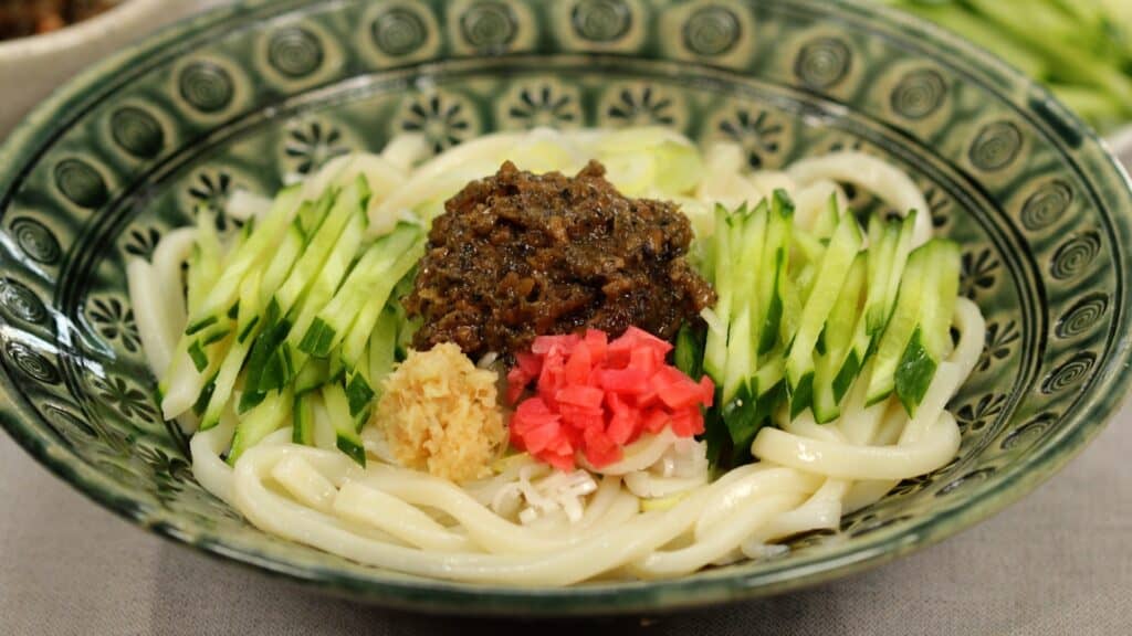 You are currently viewing 麺好き必見！盛岡の絶品じゃじゃ麺レシピ！肉味噌がたまらない！自宅で簡単に