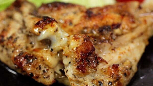 When using chicken with a firm, chewy texture, make incisions with kitchen scissors in a few places before eating to make it easier to enjoy.