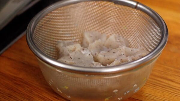This parboiling process will help remove the unwanted flavor of konjac.