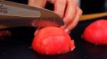 Cut the tomato into 1cm (0.4") thick slices.
