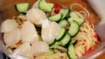 Don't forget the scallops cut into quarters vertically. You can also make this dish deliciously with other sashimi instead of scallops.